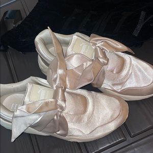 Rihanna fenty bow puma shoes